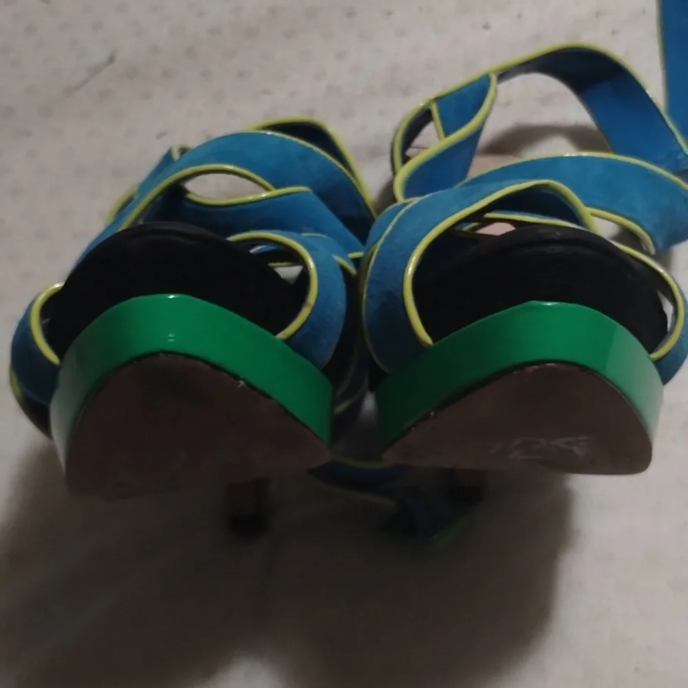 Jessica Simpson turquoise heels - Picture 4 of 9